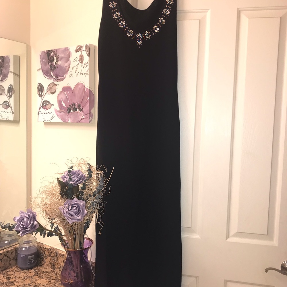 Beautiful St John Jewel Neck Gown.